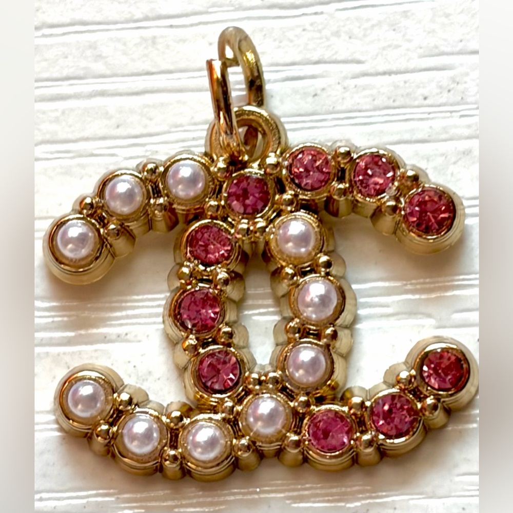 Pink & Pearl CC Logo Charm Pendant – Gold Tone Zipper Pull Charm